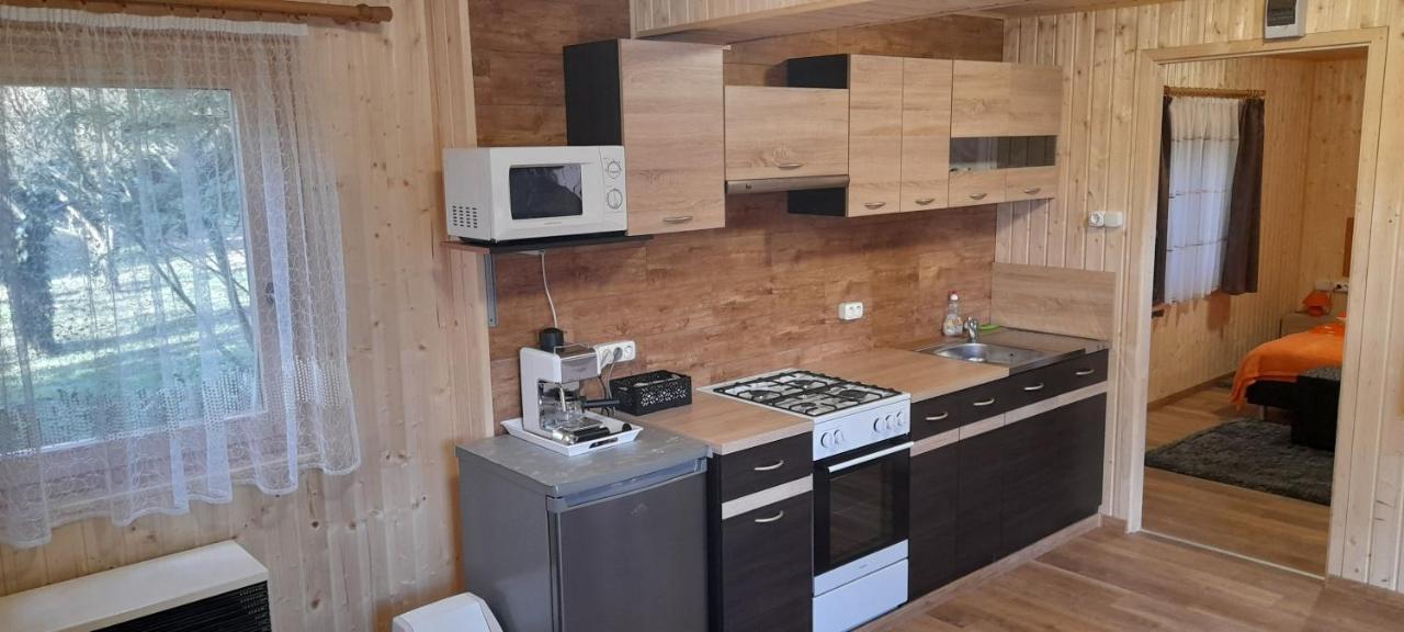 Keri Apartman โมชนมายารูวาร์ ภายนอก รูปภาพ