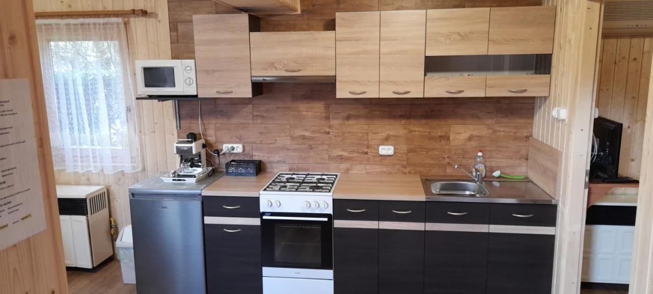 Keri Apartman โมชนมายารูวาร์ ภายนอก รูปภาพ