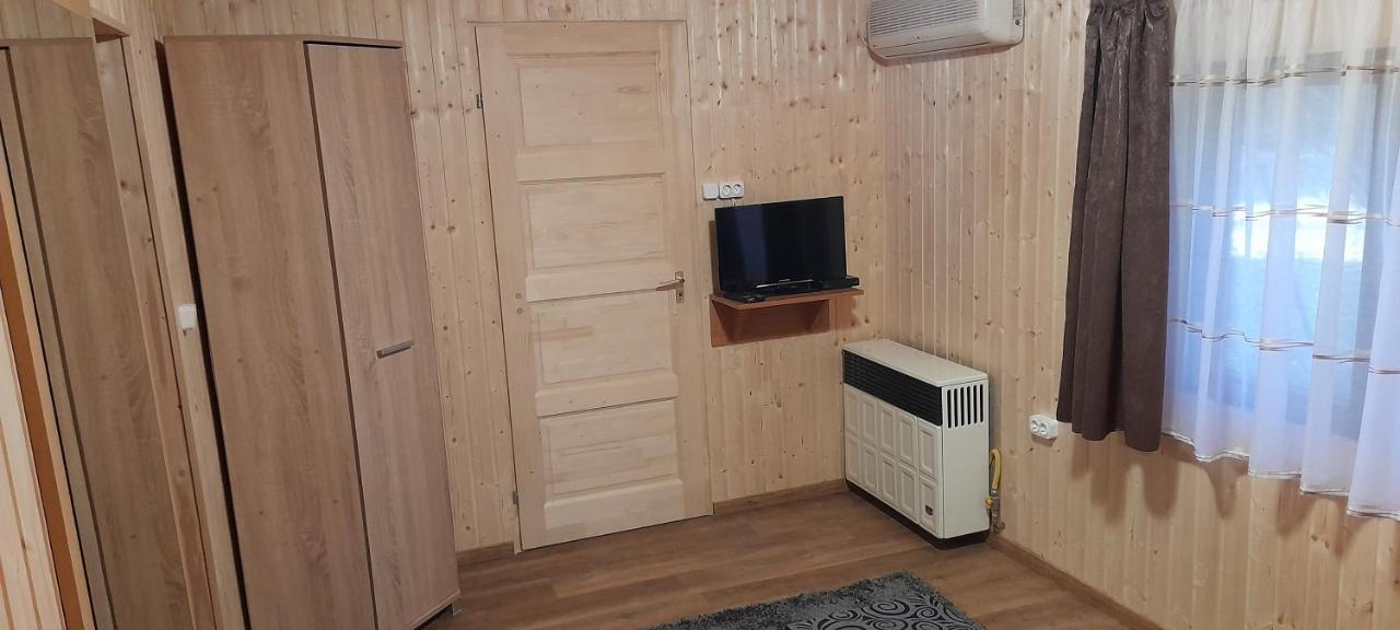Keri Apartman โมชนมายารูวาร์ ภายนอก รูปภาพ