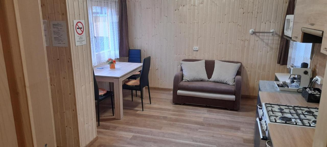 Keri Apartman โมชนมายารูวาร์ ภายนอก รูปภาพ