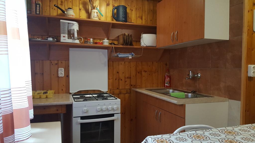 Keri Apartman โมชนมายารูวาร์ ภายนอก รูปภาพ
