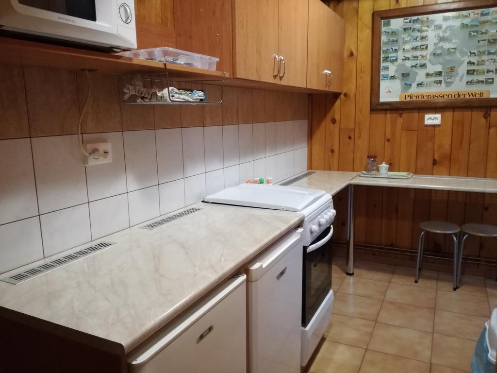 Keri Apartman โมชนมายารูวาร์ ภายนอก รูปภาพ
